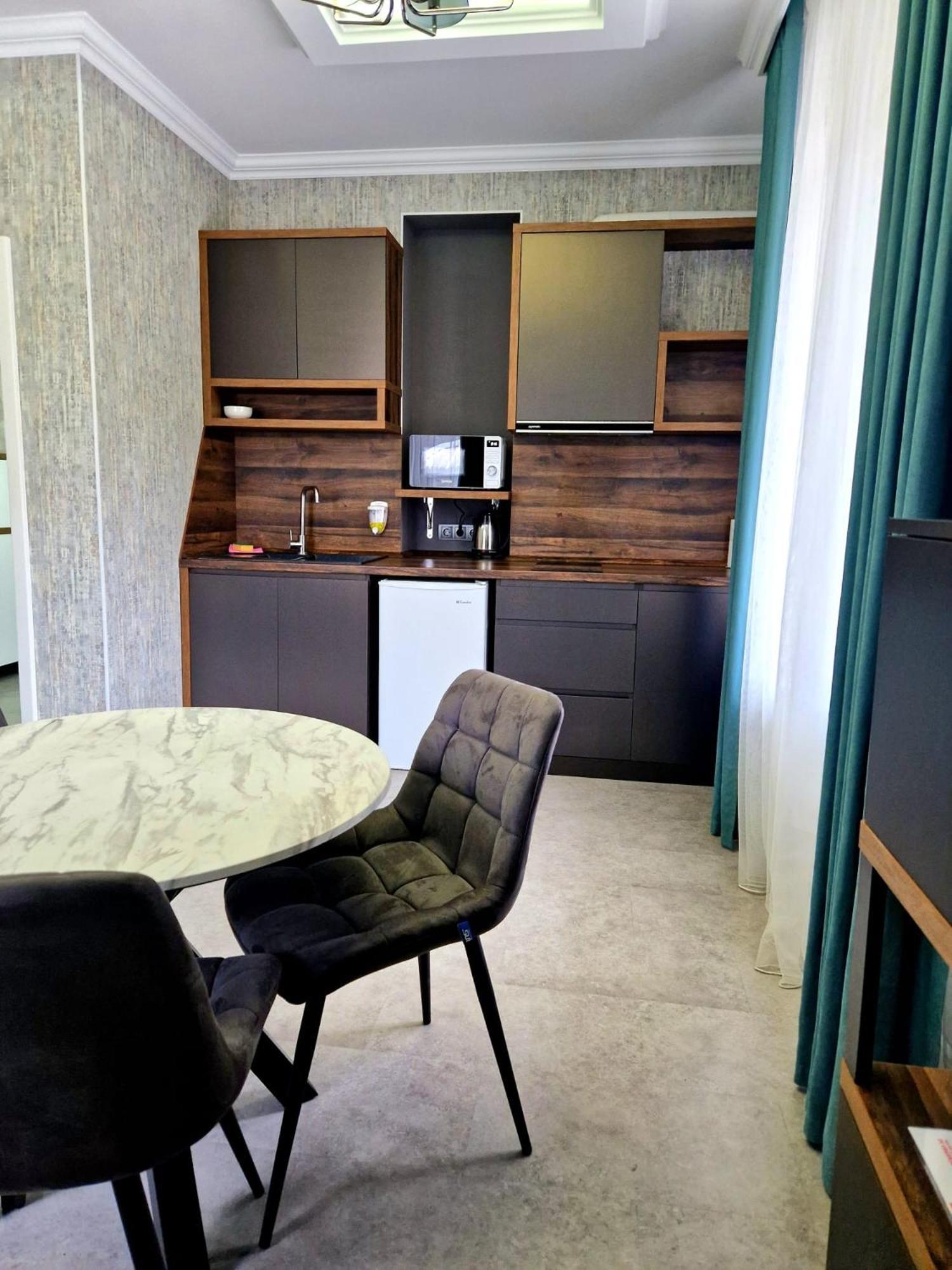 White House Aparthotel Balti Bilik gambar